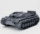 Sturmgeschütz III Ausf. E Modellansicht in Grau mit Panzerung und Rückwärtiger MG-Abwehr.