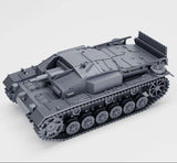 Modell des Sturmgeschütz III Ausf. E mit Winterketten, detailreiche Darstellung.