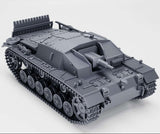 Sturmgeschütz III Ausf. D Modell in Grau mit Panzerabwehrkanone und Kettenantrieb.