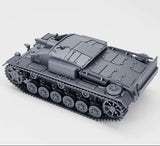 Modell des Sturmgeschütz III Ausf. E mit Winterketten in Grau, detailreiche Darstellung.