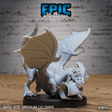 Vorderansicht des Weißen Drachenjünglings mit geöffnetem Maul für Tabletop Spiele