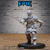Vorderansicht Masked Bandit Attack (Medium): Maskierter Bandit in Angriffspose von vorne.