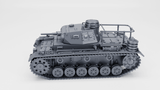 Seitenansicht des Panzerbefehlswagen III Ausf. E mit Winterketten, ein mobiler Gefechtsstand der Wehrmacht.