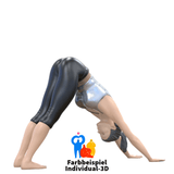 Miniaturfigur Frau in Yoga Hund Position - Balance und Flexibilität