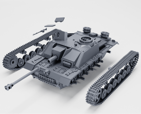 Detailansicht des Sturmgeschütz III Ausf. G (Frühversion) mit demontierten Komponenten und Ketten.