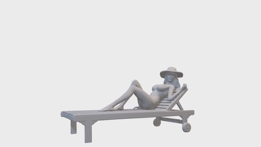 Femme sur une chaise longue bronzer figure miniature