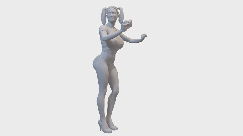 3D Miniatur Autowaschgirl beim Scheibenputzen 2/4